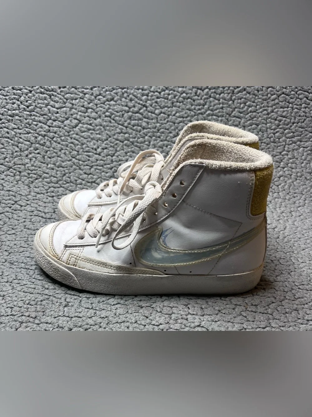 Vintage Nike Blazer Mid '77 GS Girls Size 4.5 Y White And Blue